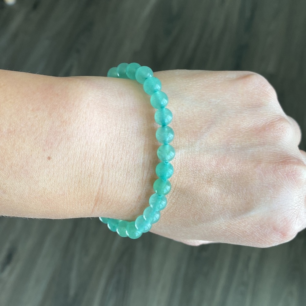 Glass Jade Beads Bracelet - Picture 3 of 4